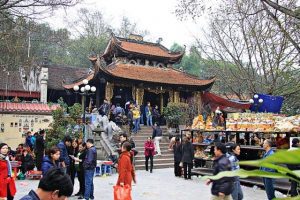 nhung-dieu-du-khach-thap-phuong-nen-biet-khi-sam-le-xin-loc-tai-den-ba-chua-kho-5