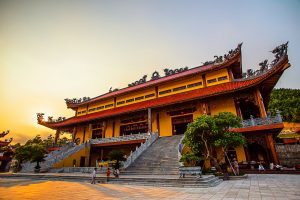 kinh-nghiem-du-lich-tam-linh-chua-ba-vang