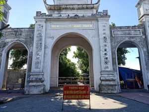ngoi-den-ong-hoang-muoi